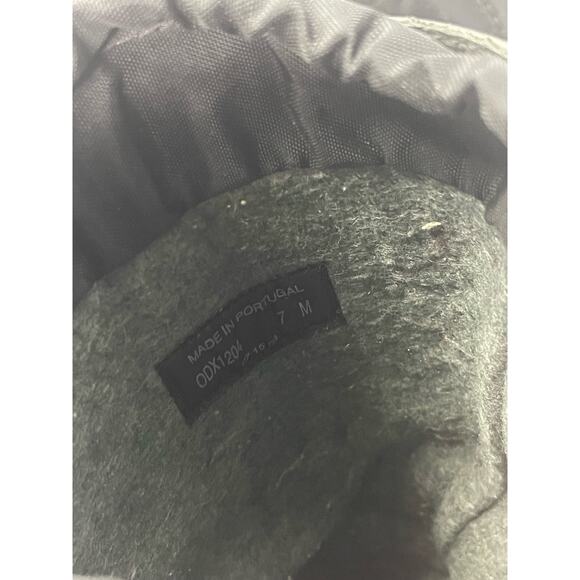 L.L. Bean Women's Size 7M Black Pebble Leather Boots Lug Sole Wool Lined (READ) - Picture 7 of 12